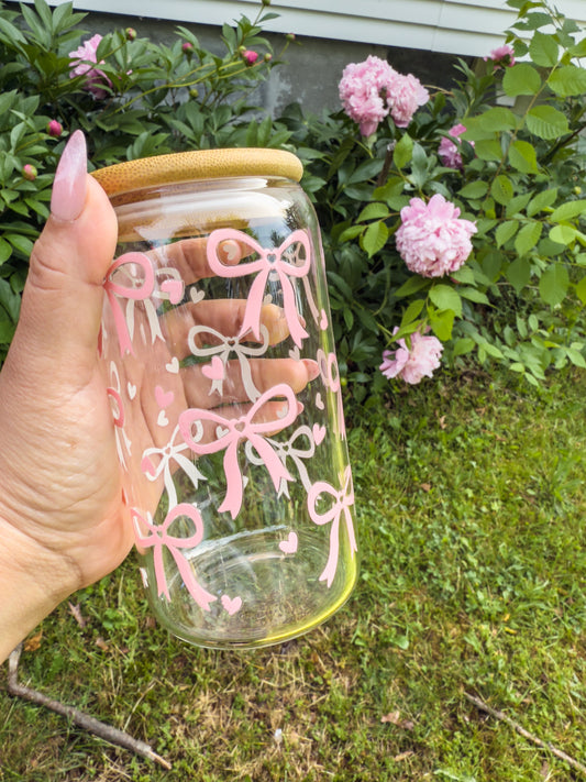 Vaso de vidrio cristalino de verano lazo y corazón coquette